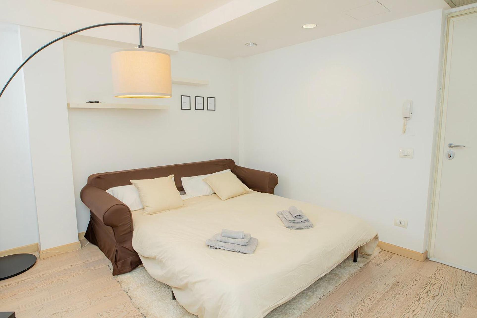 ミラノNavigli 10 Min Loft Moderno Con Area Esternaアパートメント エクステリア 写真